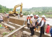 Banjir Mengakibatkan Irigasi Kareloe Amblas, PJ Bupati Jeneponto Gerak Cepat Tinjau Lokasi yang Potensi Vatal
