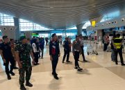 Polres Maros Patroli Jalan Kaki Antisipasi Lonjakan Penumpang Di Bandara SHIAM