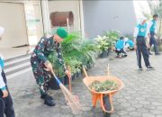 Babinsa Koramil 2301/Cilegon, Karbak Pembersihan Sampah Lingkungan