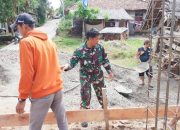 Babinsa Koramil 2306/Mancak, Karbak Membangun Rumah