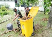 Babinsa Koramil 2301/Cilegon, Karbak Pembersihan Sampah Taman
