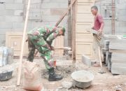 Babinsa Koramil 2304/Anyer, Karbak Membantu Perehaban Rumah