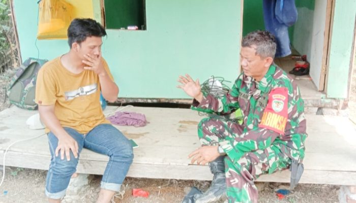 Babinsa Koramil 2306/Mancak Komsos Membahas Tentang Ketahanan Pangan