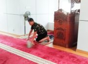 Babinsa Koramil 2301/Cilegon, Karbak Pembersihan Sarana Masjid