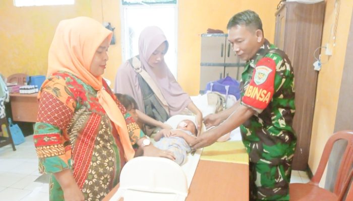 Babinsa Koramil 2302/Bojonegara, Komsos Membahas Tentang Kesehatan Anak Bayi