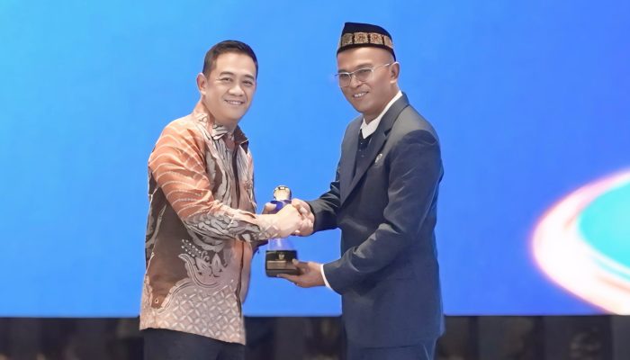 Direktur Utama PT Krakatau Steel (Persero) Tbk Muhamad Akbar : Ini Adalah Penghargaan ke-Dua Bagi Krakatau Steel Sebagai Perusahaan BUMN Dengan Kualifikasi Informatif