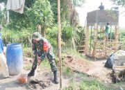 Babinsa Koramil 2304/Anyer, Karbak Perehaban  Irigasi Yang Rusak