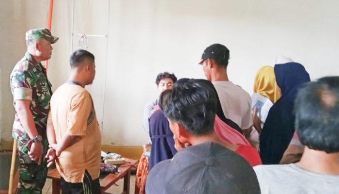 Babinsa Koramil 2302/Bojonegara, Bintahwil Pendampingan Penyaluran Dana PKH