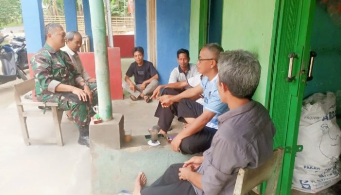 Babinsa Koramil 2306/Mancak, Karbak Membahas Tentang Siskamling