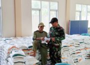 Babinsa Koramil 2303/Pulomerak, Puan Ter Penyaluran Beras Bantuan