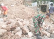 Babinsa Koramil 2307/Ciwandan, Karbak Pembangunan Untuk Jalan Warga