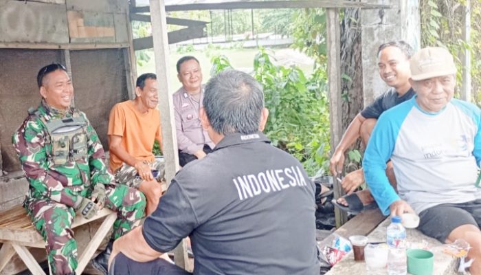 Babinsa Koramil 2305/Cinangka, Komsos Membahas Tentang Siskamling