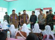 Pj. Gubernur Sulawesi Selatan di Dampingi Pj. Bupati Takalar Tinjau Langsung Pemberian Makan Bergizi Gratis di SD Pa’rappunganta 