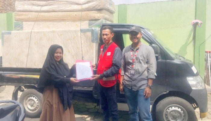 PMI Cilegon Salurkan Bantuan Spring Bed ke Pesantren dan Yayasan