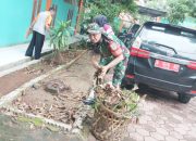 Babinsa Koramil 2301/Cilegon, Karbak Pembersihan Sampah Jalan