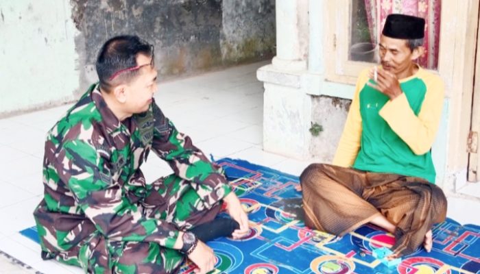 Babinsa Koramil 2306/Mancak Komsos Membahas Tentang Kenakalan Anak Remaja