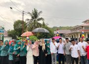 Ibu Bupati bersama Ibu Wakil Bupati Takalar Berbagi Takjil Gratis Kepada Masyarakat Pengguna Jalan 