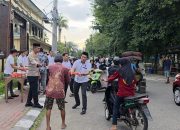 Indahnya Kebersamaan , Polres Takalar Bagikan Takjil Buka Puasa kepada Pengendara