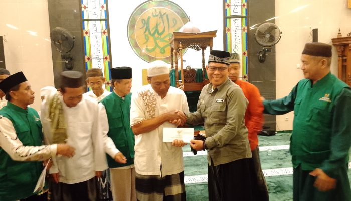 Pemkot Pangkalpinang dan Baznas santuni dhuafa dalam Safari Ramadhan di masjid