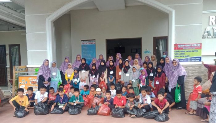 Donasi Rp23 Juta Bantu 44 Anak Duafa Berbelanja Baju Lebaran