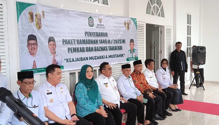 Baznas Takalar Salurkan Paket Ramadhan Bagi Petugas Kebersihan DLH