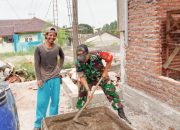 Babinsa Koramil 2302/Bojonegara, Karbak Pembuatan Rumah Warga