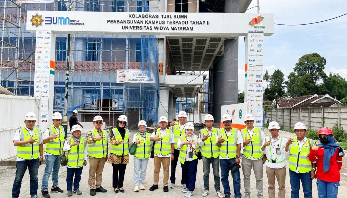 Krakatau Steel Salurkan Bantuan Untuk Mewujudkan Pembangunan Gedung Universitas Widya Mataram