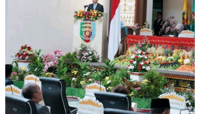 Sidang Paripurna DPRD Provinsi Lampung RMD Didampingi Jihan Nurlela Sampaikan Pidato Perdana