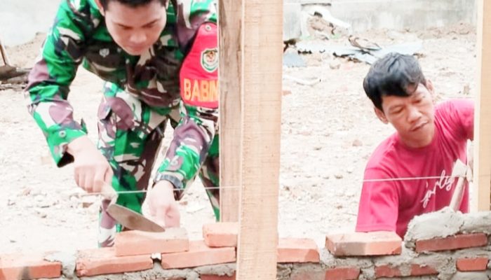 Babinsa Koramil 2305/Cinangka, Komsos Pemasangan Batu Bata
