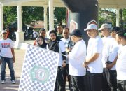 Bupati dan Wabup Takalar  Lepas Peserta Gerak Jalan Santai Pada Peringatan Hardiknas Tingkat Kab. Takalar 