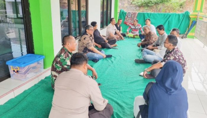 Babinsa Koramil 2307/Ciwandan, Komsos Membahas Tentang Kegiatan Gotong Royong