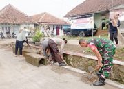 Babinsa Koramil 2301/Cilegon, Karbak Pembersihan Sampah