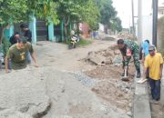 Babinsa Koramil 2301/Cilegon, Karbak Pembuatan Drainase Jalan