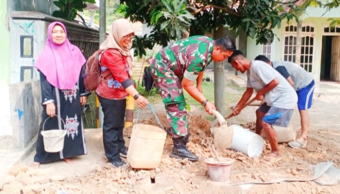 Babinsa Koramil 2302/Bojonegara, Karbak Pembuatan Jalan Kampung
