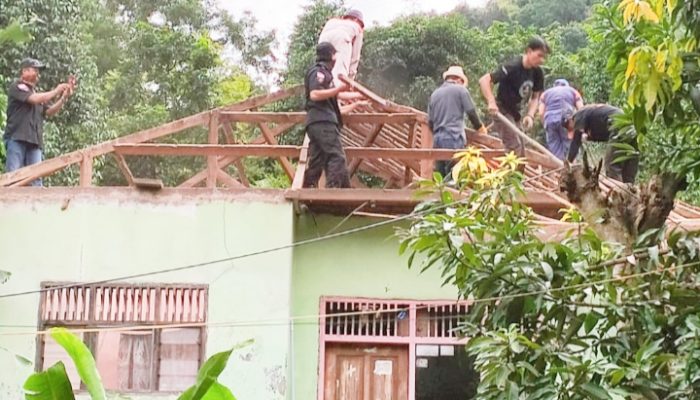 Grib Jaya Cilegon Bedah Rumah