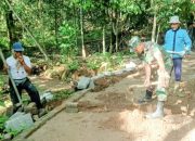 Babinsa Koramil 2306/Mancak, Karbak Perbaikan Jalan