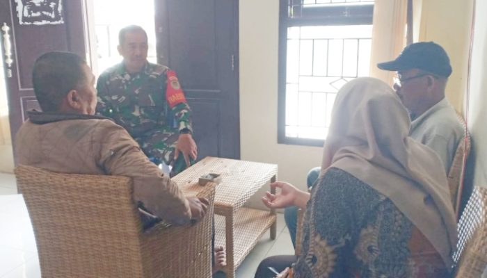 Babinsa Koramil 2304/Anyar Komsos Membahas Tentang Keamanan dan Ketertiban Masyarakat