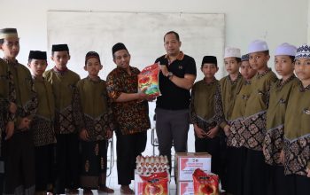 Dukung Program Ketahanan  Pangan Nasional, Sat Narkoba Polres Maros Distribusikan Hasil Panen Perdana Ikan Lele Ke Panti Asuhan Dan Pondok Pesantren