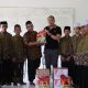 Dukung Program Ketahanan  Pangan Nasional, Sat Narkoba Polres Maros Distribusikan Hasil Panen Perdana Ikan Lele Ke Panti Asuhan Dan Pondok Pesantren