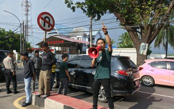Puluhan Mahasiswa Demo Polres Takalar, Tuding Polisi Lamban Tangani Kasus Kekerasan di Bontomate’ne dan Lantang