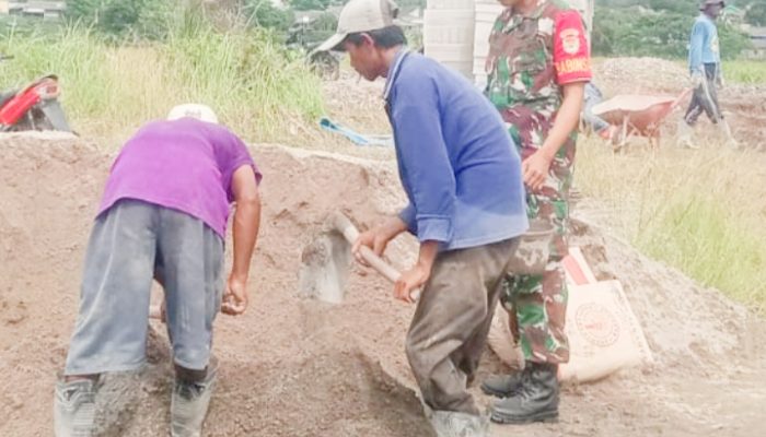 Babinsa Koramil 2304/Anyar, Karbak Pembuatan Drainase
