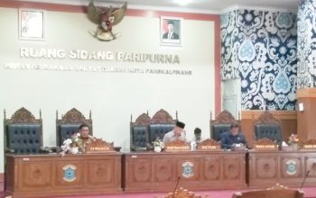 PJ Wali Kota Pangkalpinang Hadiri Paripurna DPRD, Bahas Tiga Raperda Prioritas