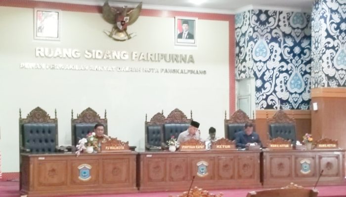 PJ Wali Kota Pangkalpinang Hadiri Paripurna DPRD, Bahas Tiga Raperda Prioritas