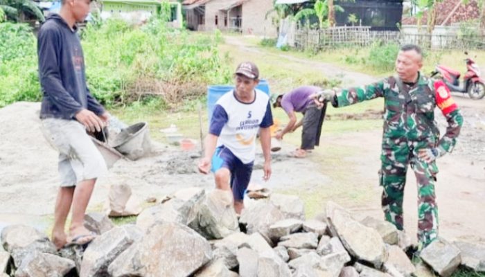 Babinsa Koramil 2304/Anyer, Karbak Pengangkatan Batu