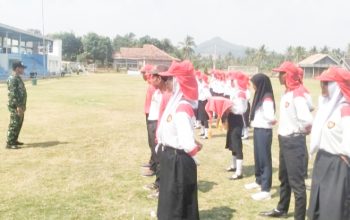 Babinsa Koramil 2307/Ciwandan Giat Bintawil Materi Pelatihan Baris Berbaris