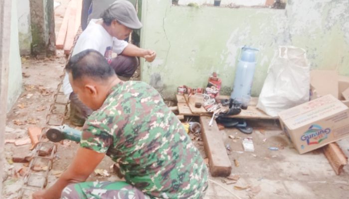 Babinsa Koramil 2305/Cinangka, Karbak Pemasangan Keramik