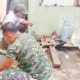 Babinsa Koramil 2305/Cinangka, Karbak Pemasangan Keramik