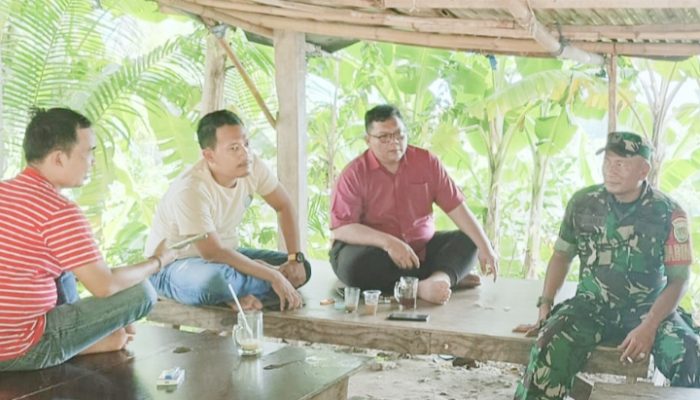 Babinsa Koramil 2303/Pulomerak, Komsos Membahas Tentang Pembuatan Sumur Bor