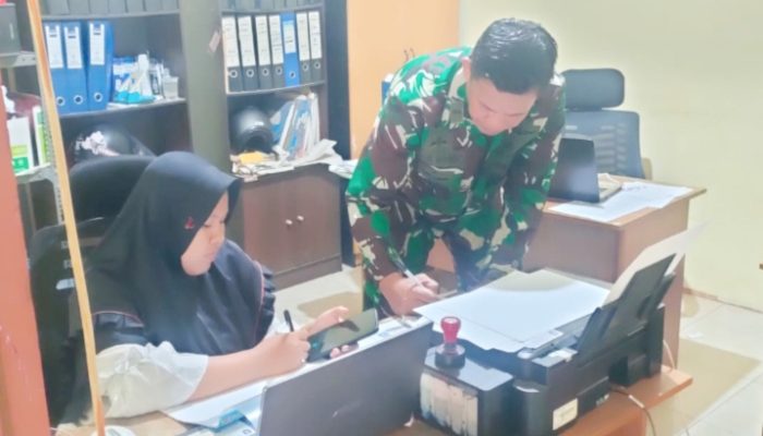 Babinsa Koramil 2305/Cinangka, Komsos Membahas Tentang Kebersihan Lingkungan