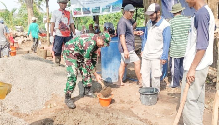 Babinsa Koramil 2307/Ciwandan, Karbak Pembangunan Pagar Makam
